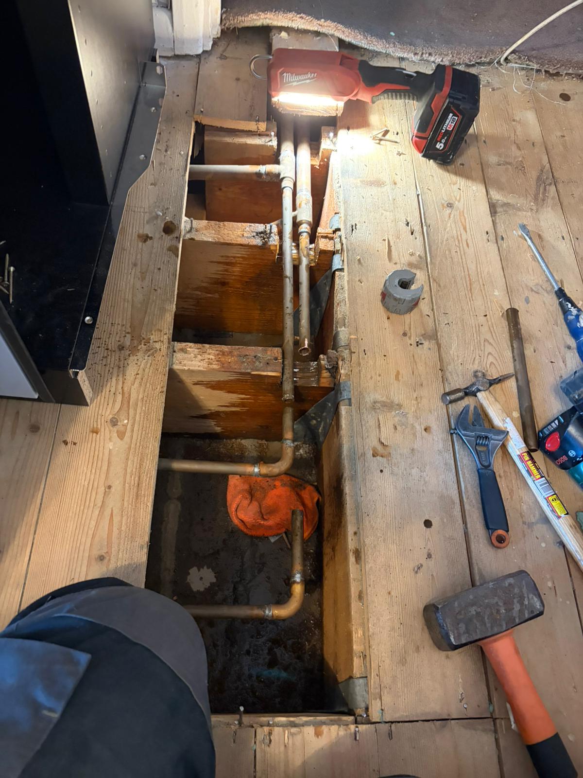 Screw Punctured the Pipe 1